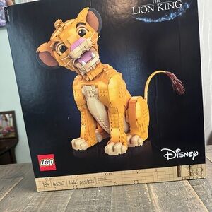 BRAND NEW LEGO Disney The Lion King Simba Set - Yellow and Tan
